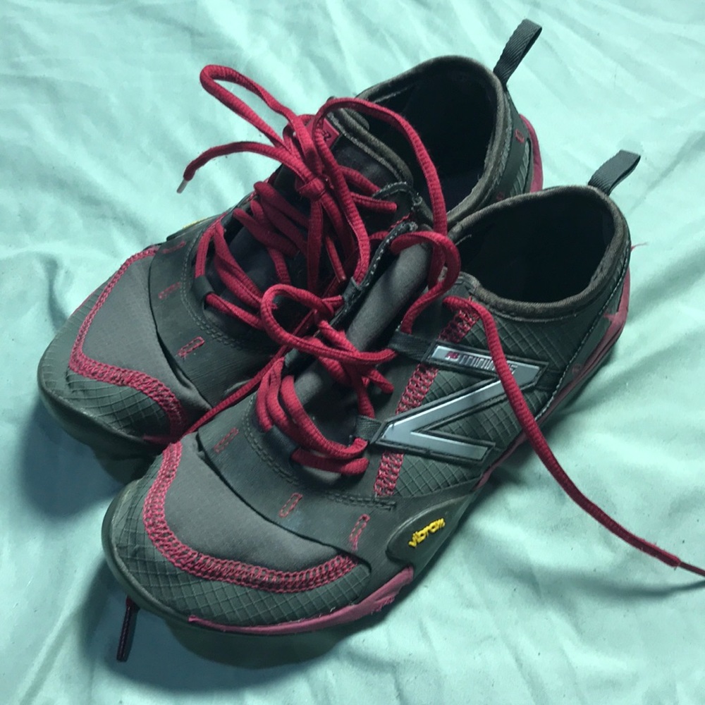 New Balance Minumus Gray & Pink Sz 7